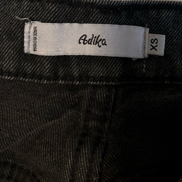 Black Washed jeans, two ripped holes ones on each side below knee cap. 5'3, 120 - Picture 7 of 7